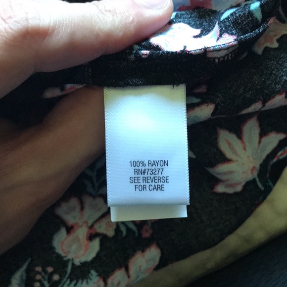 CROFT & BARROW floral pattern button up shirt with breast pockets Size Large NEW - Picture 8 of 9